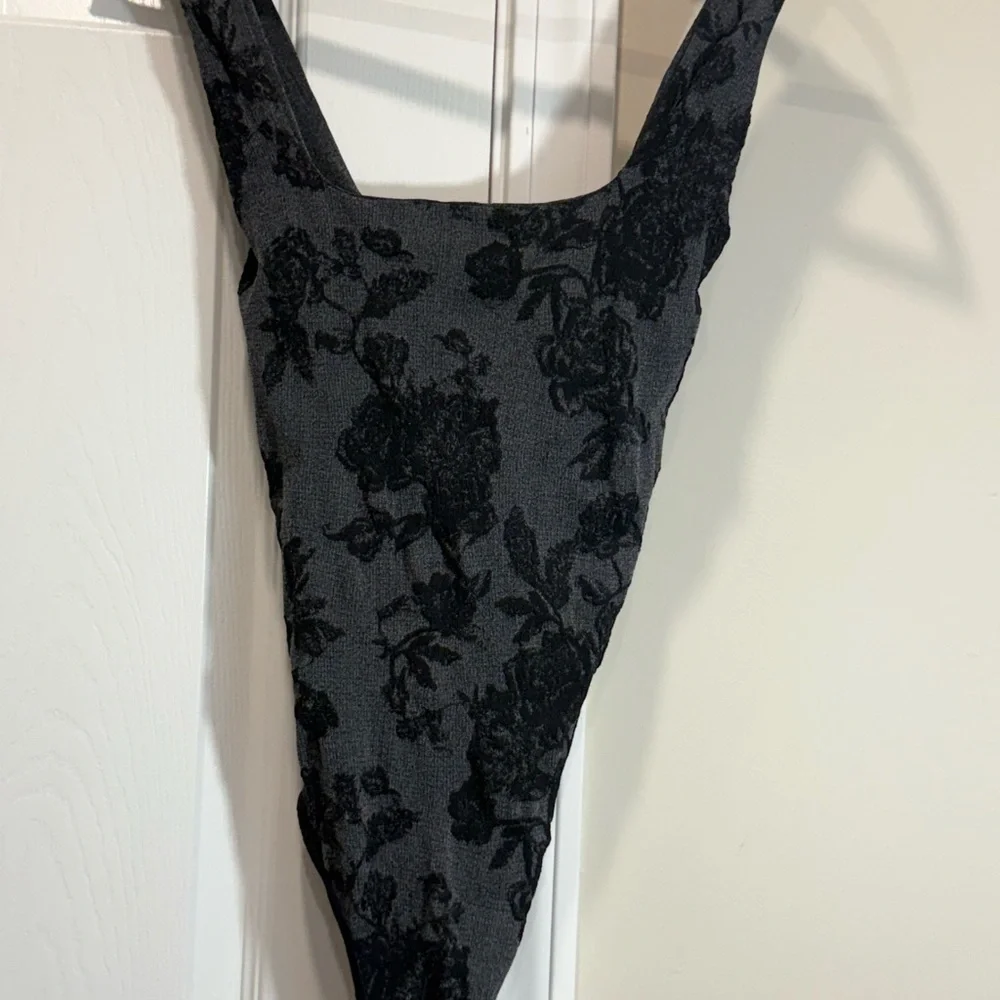 Free Poeple Send Love
Bodysuit in M/L - Picture 5 of 7